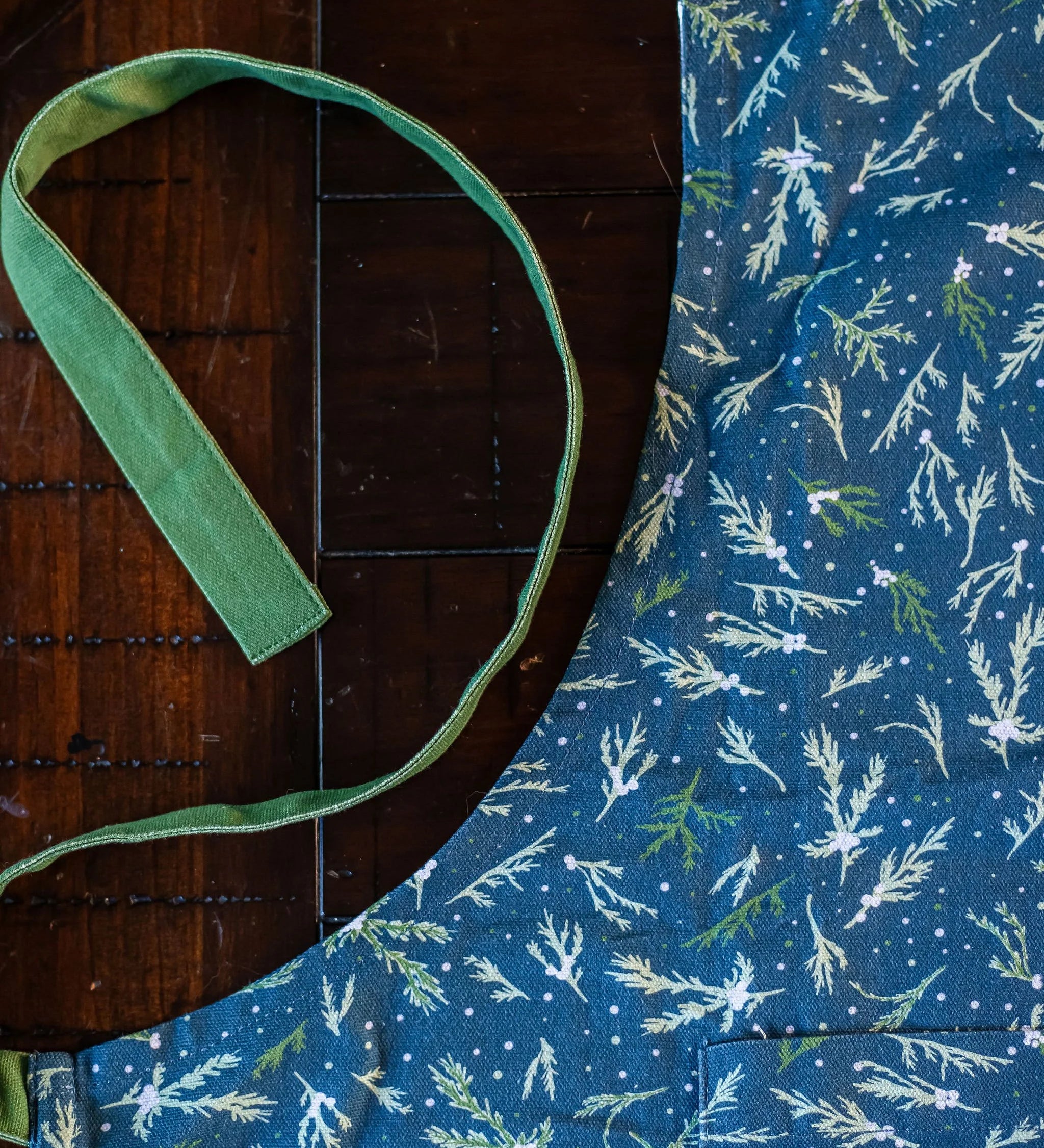 Juniper + Berries Apron